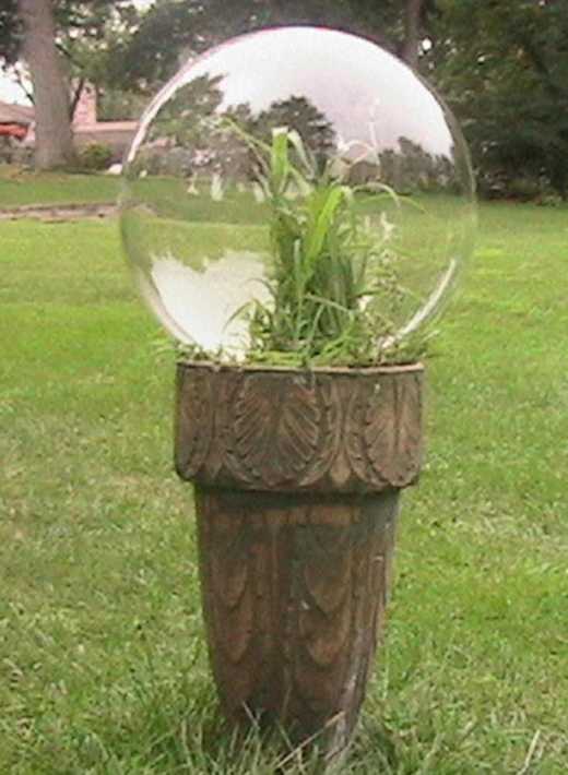 globe 3 PLANTER.jpg (38501 bytes)